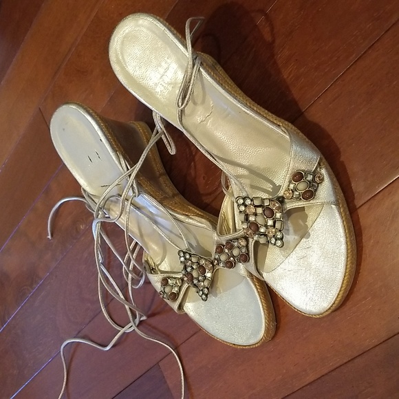 Lace up! Elegant wedge in gold with bling. - Picture 6 of 6